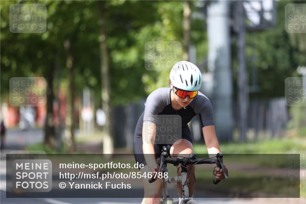 10.08.2025 - GEWOBA Citytriathlon Bremen Yannick Fuchs http://msf.ph/oto/8546788 10.08.2025 13:02:48 Radfahren 647, 661, 712, 911, 955, 1020 meine-sportfotos.de