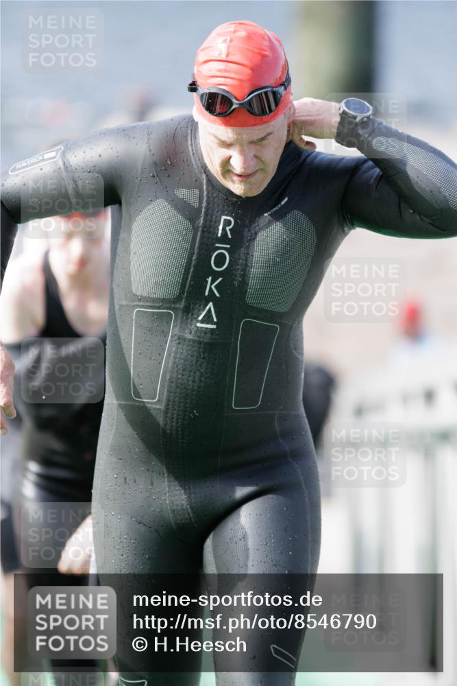 10.08.2025 - GEWOBA Citytriathlon Bremen H.Heesch http://msf.ph/oto/8546790 10.08.2025 10:19:53 Schwimmen 352, 384, 405, 420, 432, 448, 466, 483 meine-sportfotos.de