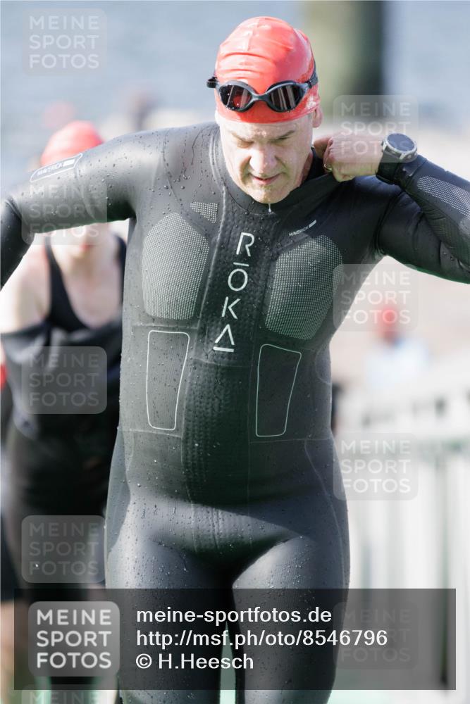 10.08.2025 - GEWOBA Citytriathlon Bremen H.Heesch http://msf.ph/oto/8546796 10.08.2025 10:19:53 Schwimmen 352, 384, 405, 420, 432, 448, 466, 483 meine-sportfotos.de