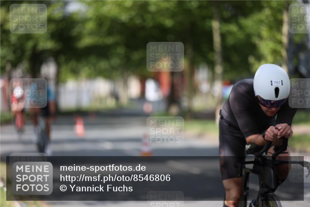 10.08.2025 - GEWOBA Citytriathlon Bremen Yannick Fuchs http://msf.ph/oto/8546806 10.08.2025 12:08:37 Radfahren 597, 603, 608, 661, 672, 677, 737, 797, 883 meine-sportfotos.de