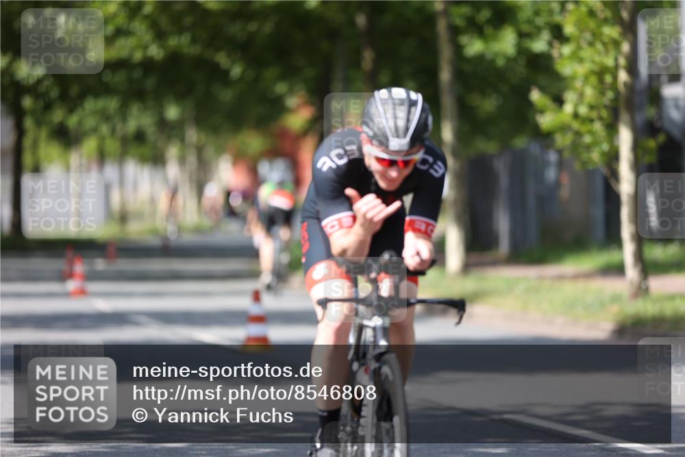 10.08.2025 - GEWOBA Citytriathlon Bremen Yannick Fuchs http://msf.ph/oto/8546808 10.08.2025 13:02:54 Radfahren 661, 668, 712, 911, 1020 meine-sportfotos.de