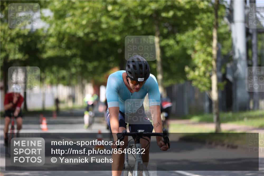 10.08.2025 - GEWOBA Citytriathlon Bremen Yannick Fuchs http://msf.ph/oto/8546822 10.08.2025 12:08:39 Radfahren 597, 603, 608, 672, 677, 737, 797, 883 meine-sportfotos.de