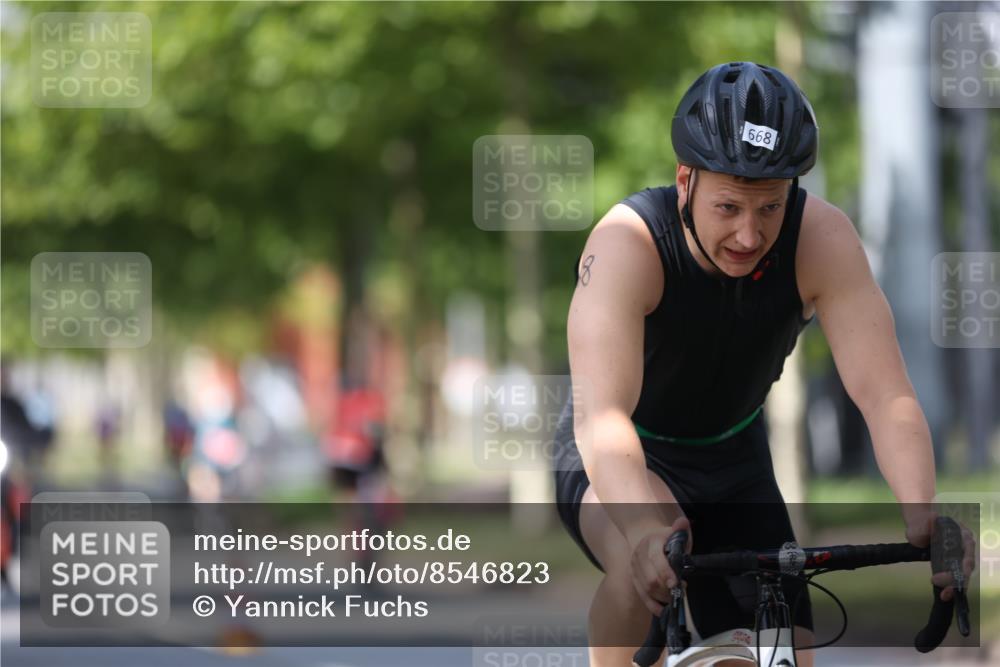 10.08.2025 - GEWOBA Citytriathlon Bremen Yannick Fuchs http://msf.ph/oto/8546823 10.08.2025 13:03:05 Radfahren 651, 668, 693, 898, 945, 1020 meine-sportfotos.de