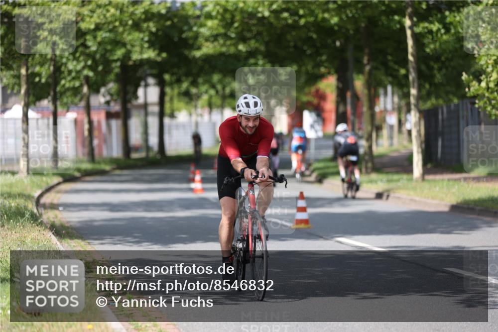 10.08.2025 - GEWOBA Citytriathlon Bremen Yannick Fuchs http://msf.ph/oto/8546832 10.08.2025 12:08:40 Radfahren 597, 603, 608, 672, 677, 737, 797, 850, 883 meine-sportfotos.de