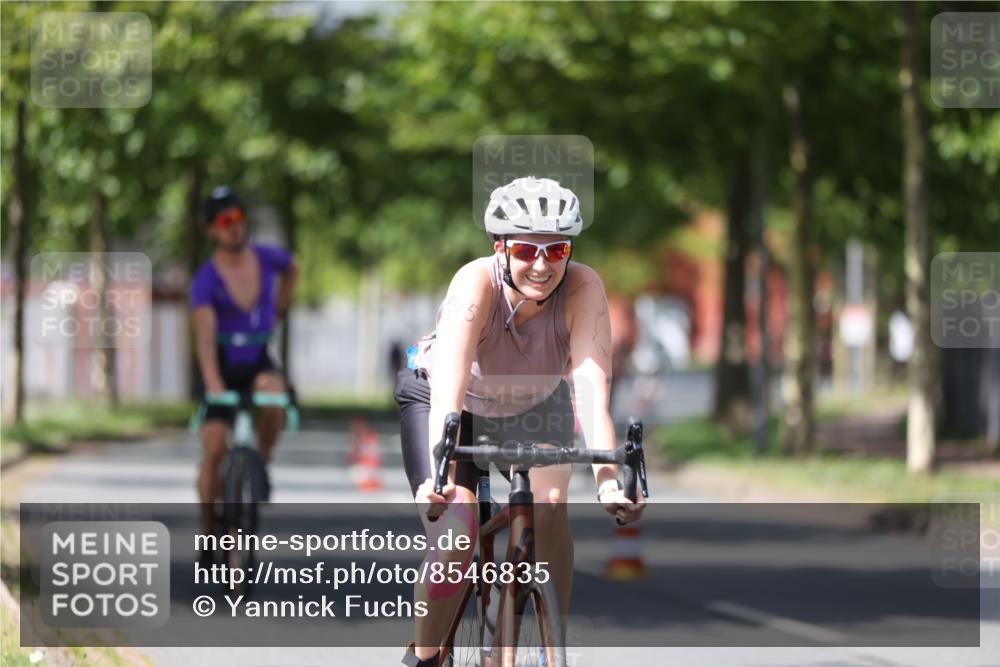 10.08.2025 - GEWOBA Citytriathlon Bremen Yannick Fuchs http://msf.ph/oto/8546835 10.08.2025 13:03:06 Radfahren 651, 668, 693, 898, 945, 1020 meine-sportfotos.de