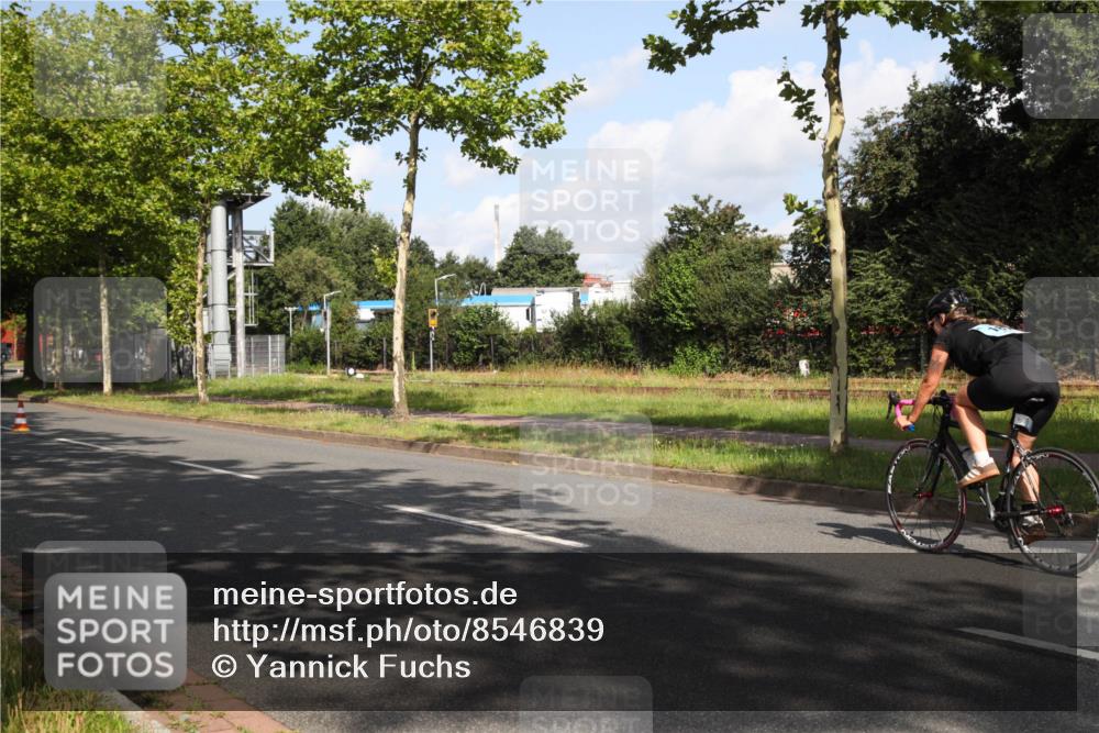 10.08.2025 - GEWOBA Citytriathlon Bremen Yannick Fuchs http://msf.ph/oto/8546839 10.08.2025 10:44:21 Radfahren 235, 351, 511 meine-sportfotos.de