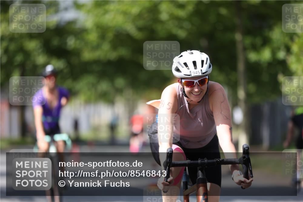 10.08.2025 - GEWOBA Citytriathlon Bremen Yannick Fuchs http://msf.ph/oto/8546843 10.08.2025 13:03:07 Radfahren 651, 668, 693, 898, 945, 1020 meine-sportfotos.de