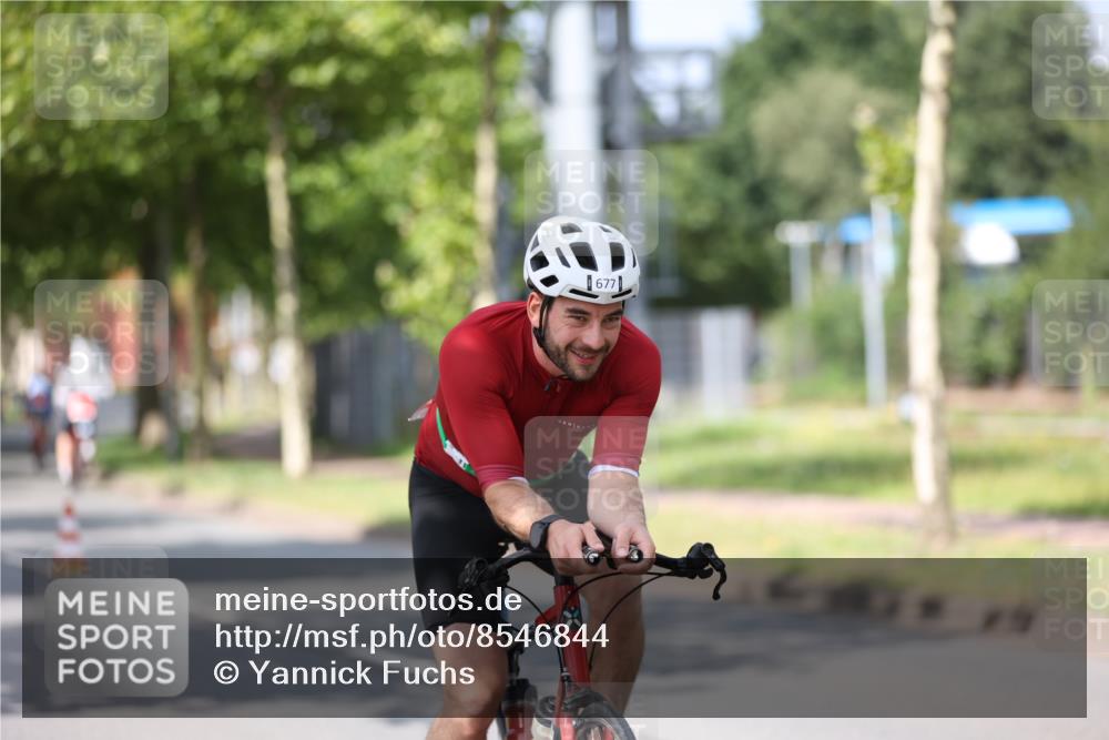 10.08.2025 - GEWOBA Citytriathlon Bremen Yannick Fuchs http://msf.ph/oto/8546844 10.08.2025 12:08:40 Radfahren 597, 603, 608, 672, 677, 737, 797, 850, 883 meine-sportfotos.de