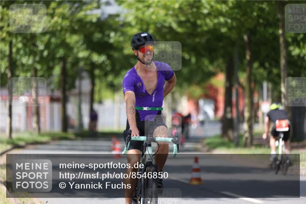 10.08.2025 - GEWOBA Citytriathlon Bremen Yannick Fuchs http://msf.ph/oto/8546850 10.08.2025 13:03:08 Radfahren 651, 668, 693, 748, 898, 945, 1020 meine-sportfotos.de