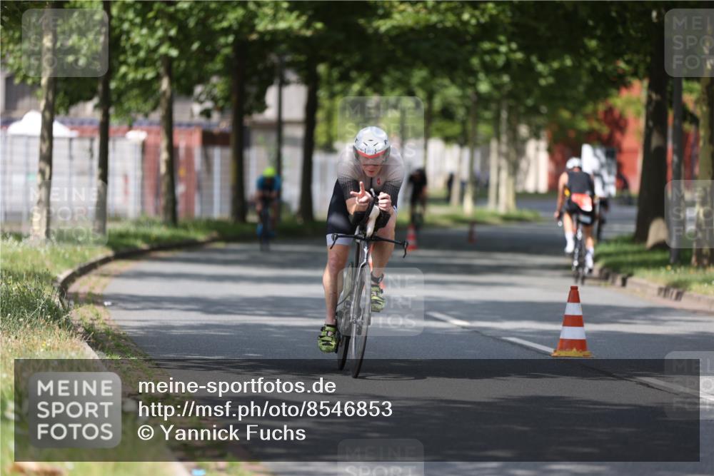 10.08.2025 - GEWOBA Citytriathlon Bremen Yannick Fuchs http://msf.ph/oto/8546853 10.08.2025 12:08:46 Radfahren 597, 608, 619, 672, 677, 684, 737, 797, 850, 883 meine-sportfotos.de