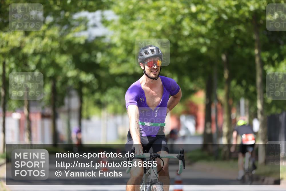 10.08.2025 - GEWOBA Citytriathlon Bremen Yannick Fuchs http://msf.ph/oto/8546855 10.08.2025 13:03:08 Radfahren 651, 668, 693, 748, 898, 945, 1020 meine-sportfotos.de