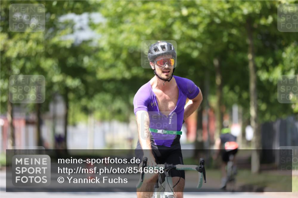 10.08.2025 - GEWOBA Citytriathlon Bremen Yannick Fuchs http://msf.ph/oto/8546858 10.08.2025 13:03:08 Radfahren 651, 668, 693, 748, 898, 945, 1020 meine-sportfotos.de
