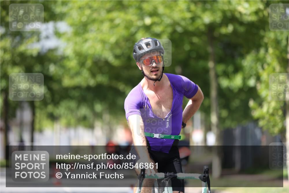 10.08.2025 - GEWOBA Citytriathlon Bremen Yannick Fuchs http://msf.ph/oto/8546861 10.08.2025 13:03:08 Radfahren 651, 668, 693, 748, 898, 945, 1020 meine-sportfotos.de