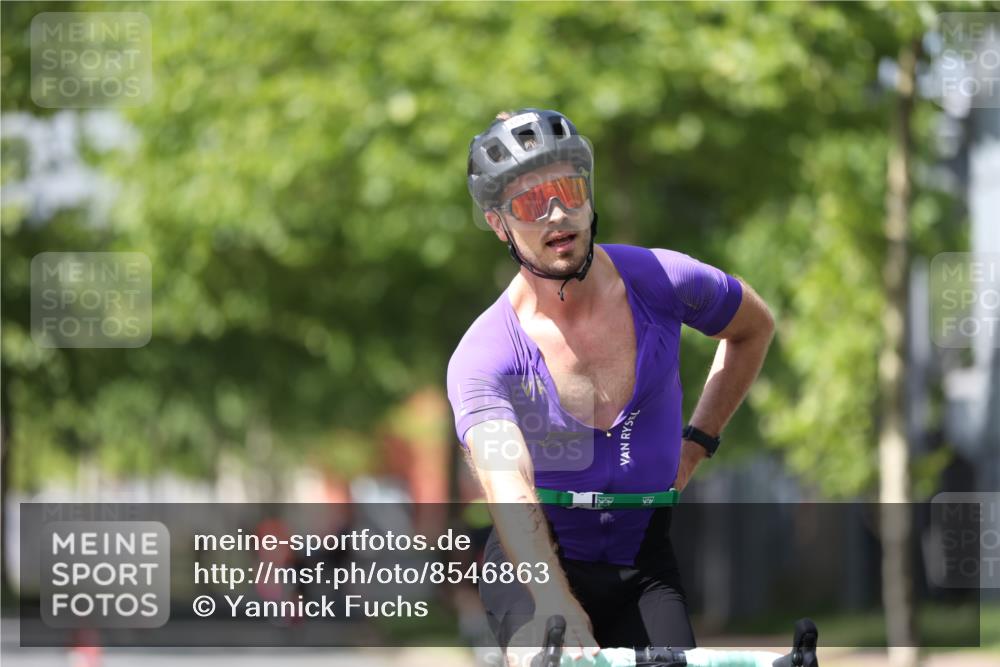 10.08.2025 - GEWOBA Citytriathlon Bremen Yannick Fuchs http://msf.ph/oto/8546863 10.08.2025 13:03:08 Radfahren 651, 668, 693, 748, 898, 945, 1020 meine-sportfotos.de
