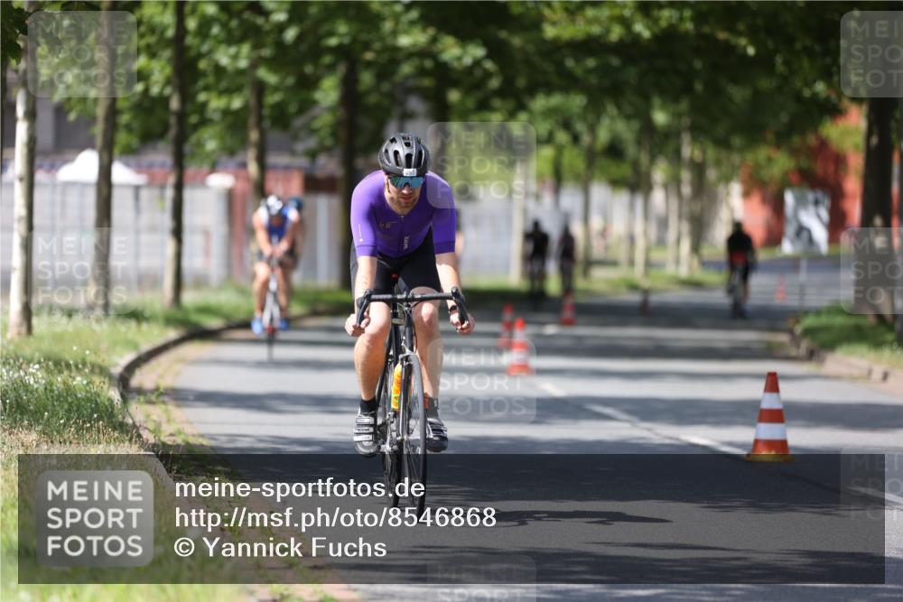 10.08.2025 - GEWOBA Citytriathlon Bremen Yannick Fuchs http://msf.ph/oto/8546868 10.08.2025 13:03:14 Radfahren 633, 651, 668, 693, 727, 748, 898, 945, 954 meine-sportfotos.de