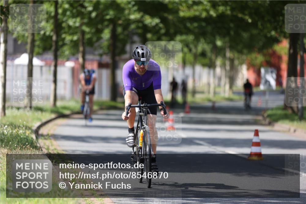 10.08.2025 - GEWOBA Citytriathlon Bremen Yannick Fuchs http://msf.ph/oto/8546870 10.08.2025 13:03:14 Radfahren 633, 651, 668, 693, 727, 748, 898, 945, 954 meine-sportfotos.de