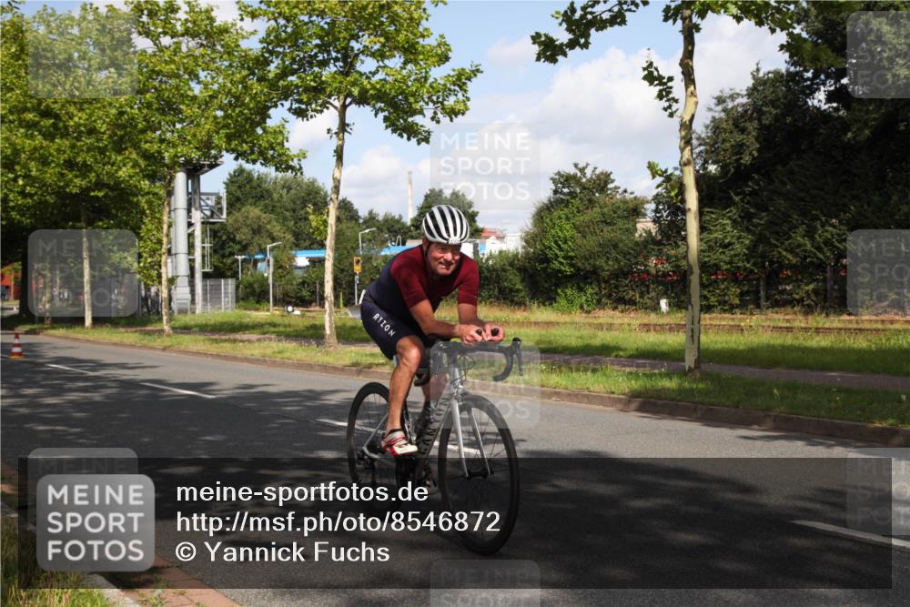 10.08.2025 - GEWOBA Citytriathlon Bremen Yannick Fuchs http://msf.ph/oto/8546872 10.08.2025 10:46:18 Radfahren 437, 510 meine-sportfotos.de