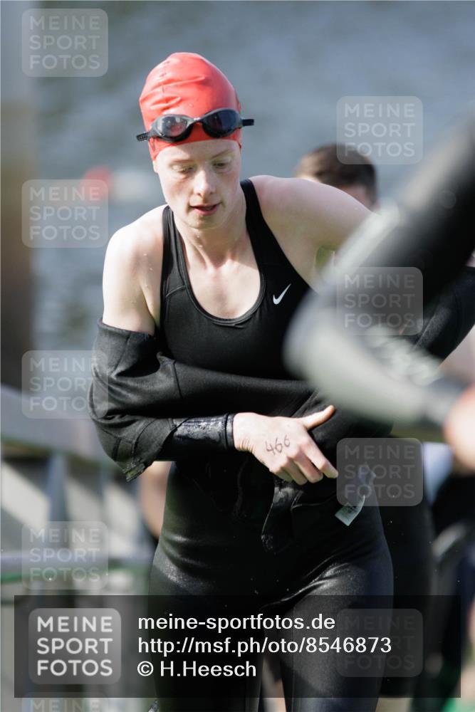 10.08.2025 - GEWOBA Citytriathlon Bremen H.Heesch http://msf.ph/oto/8546873 10.08.2025 10:19:54 Schwimmen 352, 384, 405, 420, 432, 466, 483 meine-sportfotos.de