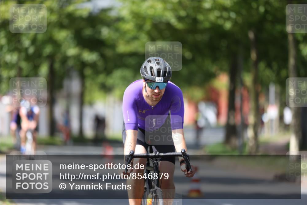 10.08.2025 - GEWOBA Citytriathlon Bremen Yannick Fuchs http://msf.ph/oto/8546879 10.08.2025 13:03:15 Radfahren 633, 651, 668, 693, 727, 748, 898, 945, 954 meine-sportfotos.de