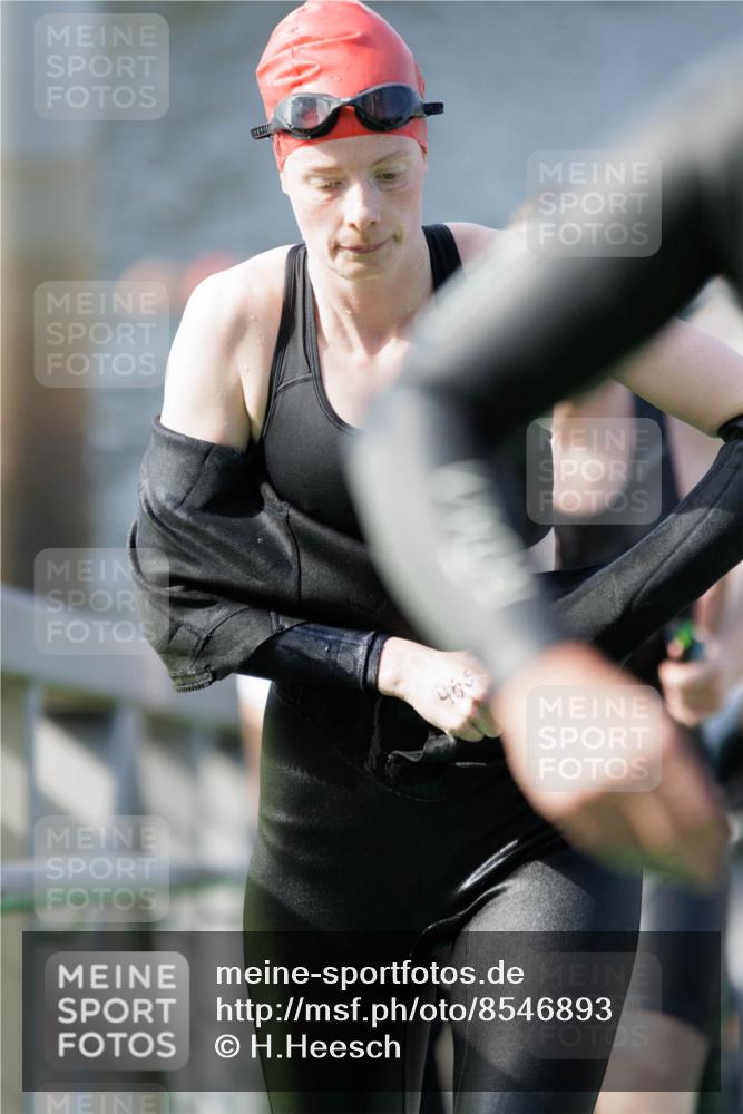 10.08.2025 - GEWOBA Citytriathlon Bremen H.Heesch http://msf.ph/oto/8546893 10.08.2025 10:19:55 Schwimmen 352, 384, 390, 405, 420, 432, 466, 483 meine-sportfotos.de