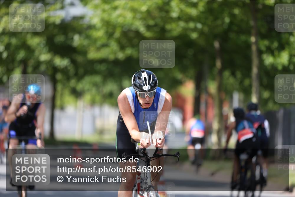 10.08.2025 - GEWOBA Citytriathlon Bremen Yannick Fuchs http://msf.ph/oto/8546902 10.08.2025 13:03:18 Radfahren 633, 651, 668, 693, 727, 748, 898, 945, 954 meine-sportfotos.de