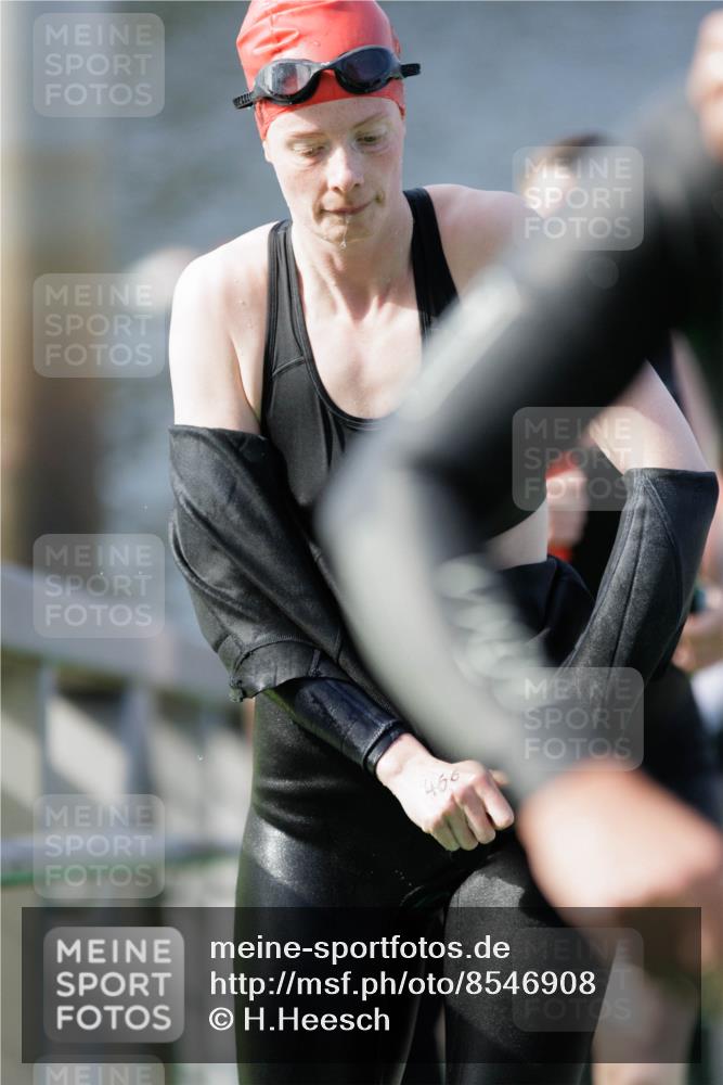 10.08.2025 - GEWOBA Citytriathlon Bremen H.Heesch http://msf.ph/oto/8546908 10.08.2025 10:19:55 Schwimmen 352, 384, 390, 405, 420, 432, 466, 483 meine-sportfotos.de