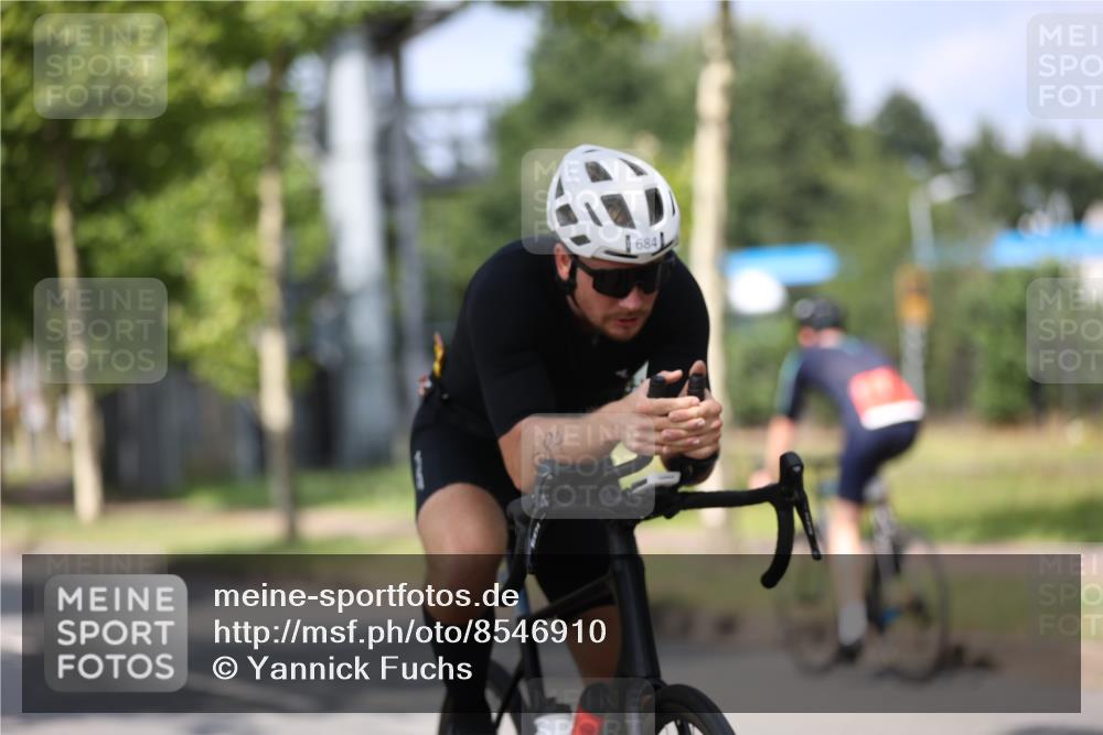10.08.2025 - GEWOBA Citytriathlon Bremen Yannick Fuchs http://msf.ph/oto/8546910 10.08.2025 12:08:53 Radfahren 619, 677, 684, 727, 850, 883 meine-sportfotos.de