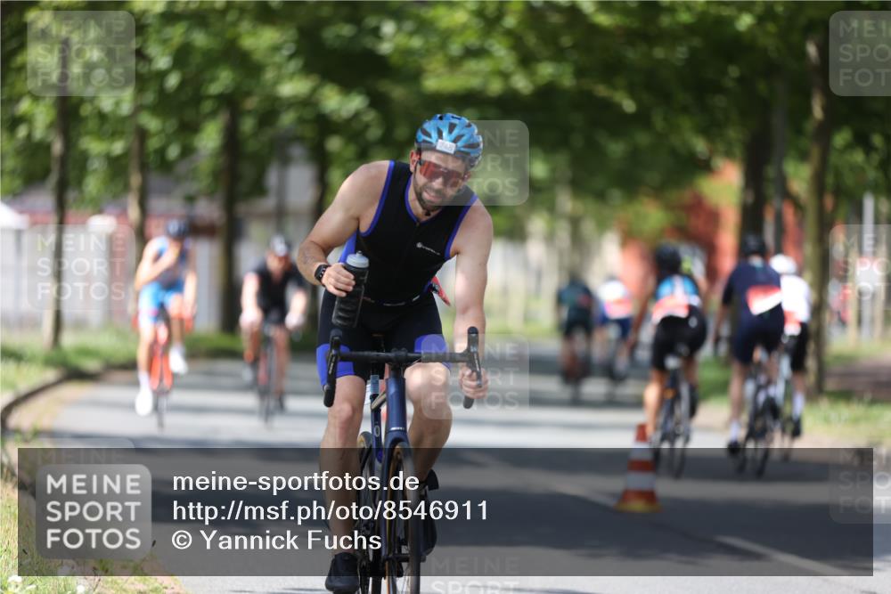 10.08.2025 - GEWOBA Citytriathlon Bremen Yannick Fuchs http://msf.ph/oto/8546911 10.08.2025 13:03:19 Radfahren 633, 651, 668, 693, 727, 748, 898, 945, 954 meine-sportfotos.de