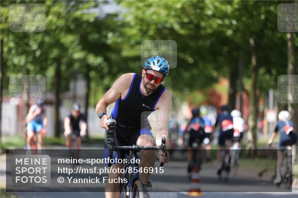 10.08.2025 - GEWOBA Citytriathlon Bremen Yannick Fuchs http://msf.ph/oto/8546915 10.08.2025 13:03:19 Radfahren 633, 651, 668, 693, 727, 748, 898, 945, 954 meine-sportfotos.de