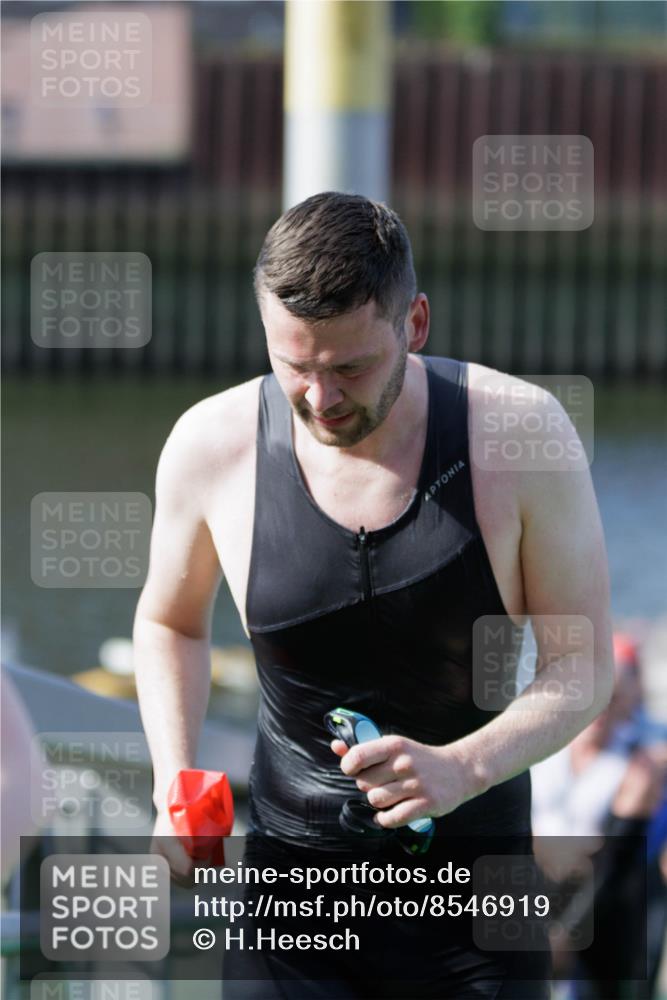 10.08.2025 - GEWOBA Citytriathlon Bremen H.Heesch http://msf.ph/oto/8546919 10.08.2025 10:19:58 Schwimmen 352, 384, 390, 405, 432, 451, 483 meine-sportfotos.de