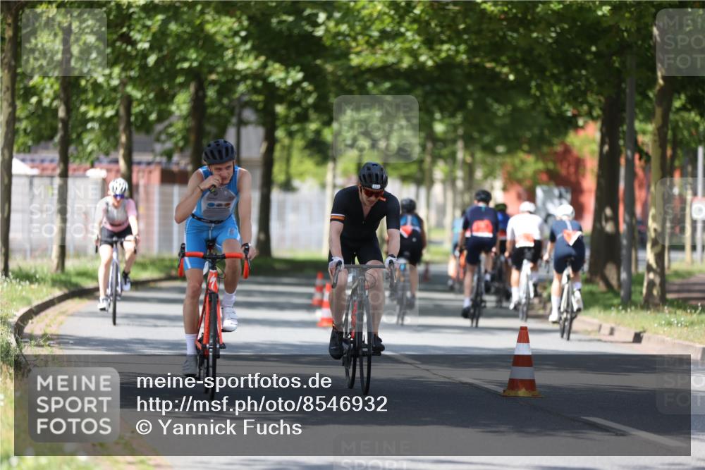 10.08.2025 - GEWOBA Citytriathlon Bremen Yannick Fuchs http://msf.ph/oto/8546932 10.08.2025 13:03:20 Radfahren 633, 651, 693, 727, 748, 898, 945, 954 meine-sportfotos.de