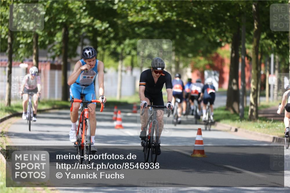 10.08.2025 - GEWOBA Citytriathlon Bremen Yannick Fuchs http://msf.ph/oto/8546938 10.08.2025 13:03:20 Radfahren 633, 651, 693, 727, 748, 898, 945, 954 meine-sportfotos.de