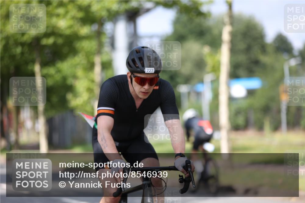 10.08.2025 - GEWOBA Citytriathlon Bremen Yannick Fuchs http://msf.ph/oto/8546939 10.08.2025 12:09:05 Radfahren 619, 684, 727, 731, 779, 850, 871, 890, 896 meine-sportfotos.de