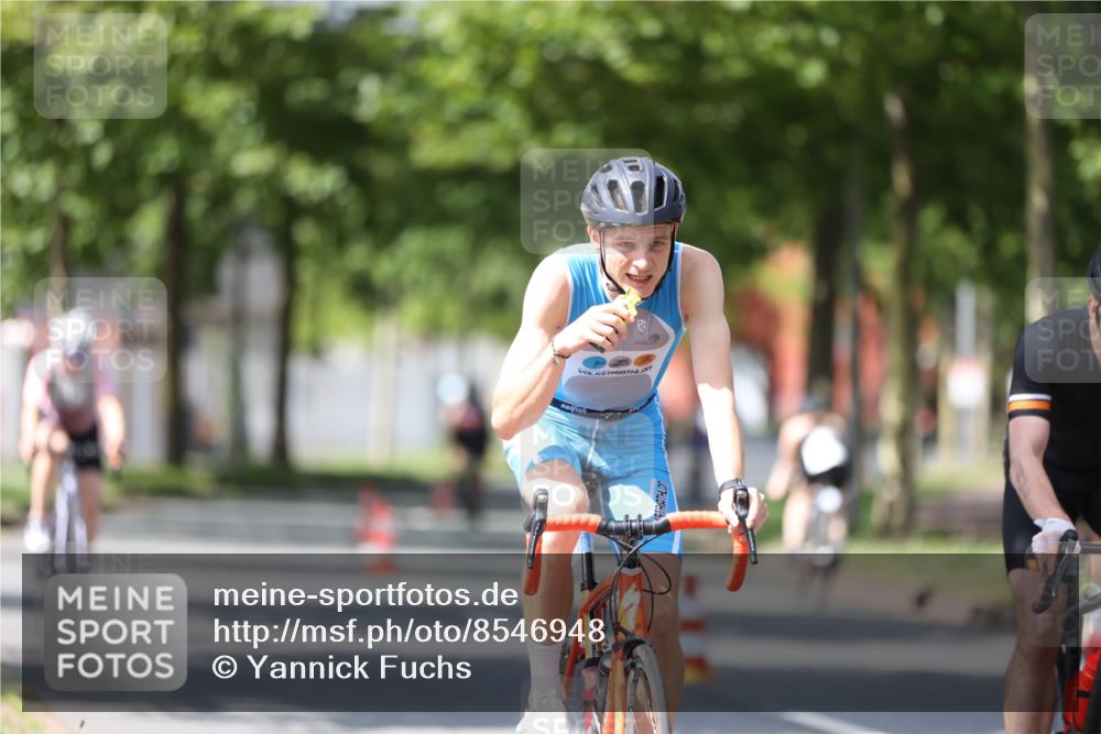 10.08.2025 - GEWOBA Citytriathlon Bremen Yannick Fuchs http://msf.ph/oto/8546948 10.08.2025 13:03:22 Radfahren 633, 651, 727, 748, 898, 954 meine-sportfotos.de