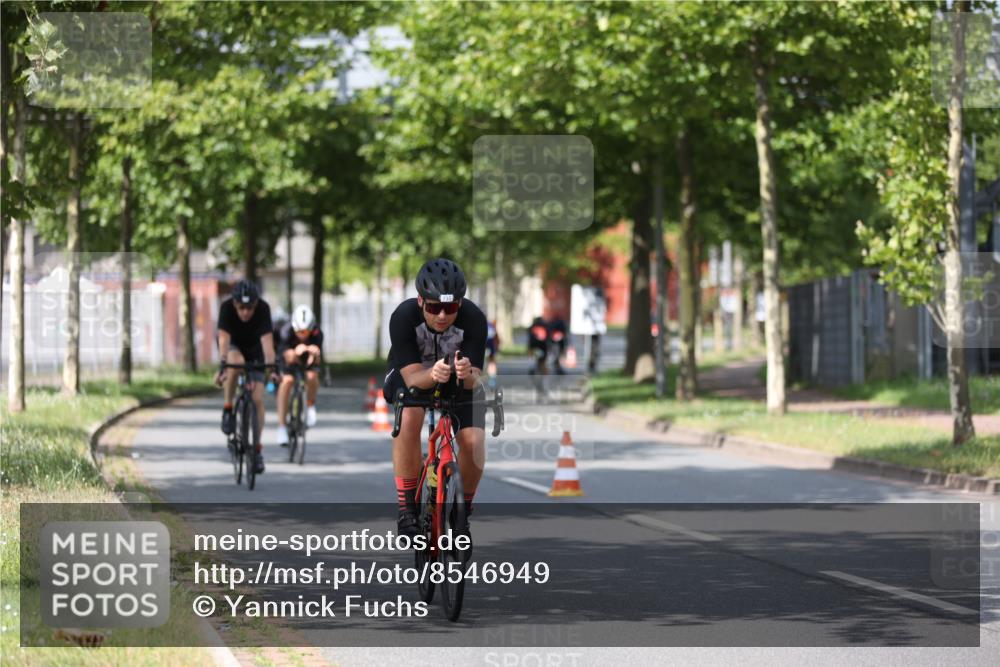 10.08.2025 - GEWOBA Citytriathlon Bremen Yannick Fuchs http://msf.ph/oto/8546949 10.08.2025 12:09:09 Radfahren 727, 731, 779, 837, 871, 890, 896 meine-sportfotos.de