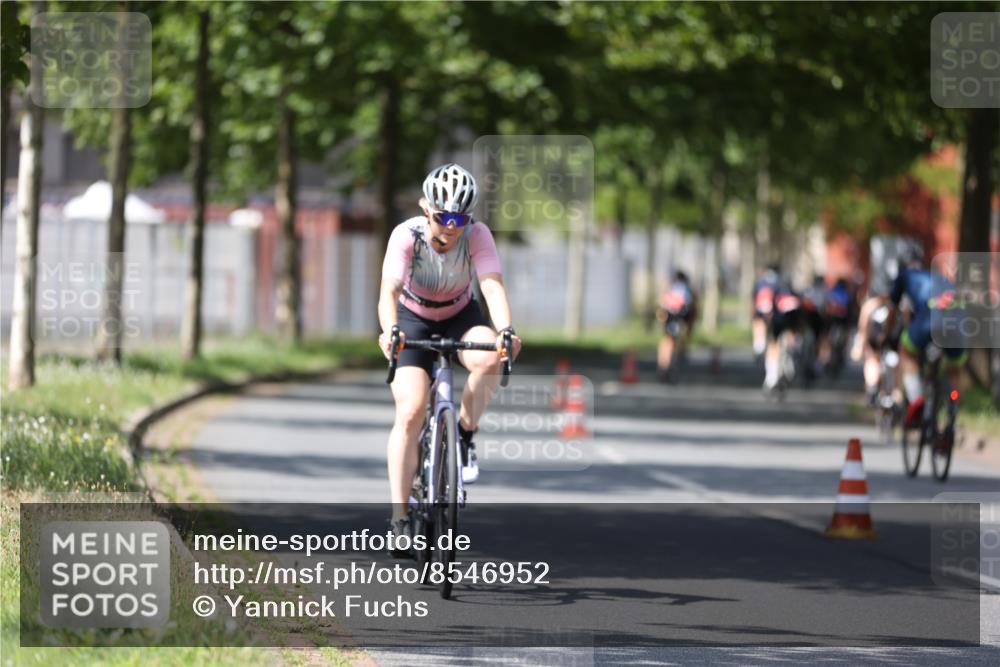 10.08.2025 - GEWOBA Citytriathlon Bremen Yannick Fuchs http://msf.ph/oto/8546952 10.08.2025 13:03:23 Radfahren 633, 651, 727, 748, 898, 954 meine-sportfotos.de