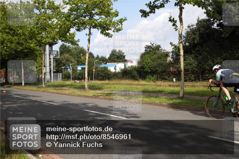 10.08.2025 - GEWOBA Citytriathlon Bremen Yannick Fuchs http://msf.ph/oto/8546961 10.08.2025 10:48:37 Radfahren 127, 423, 434, 471, 494 meine-sportfotos.de