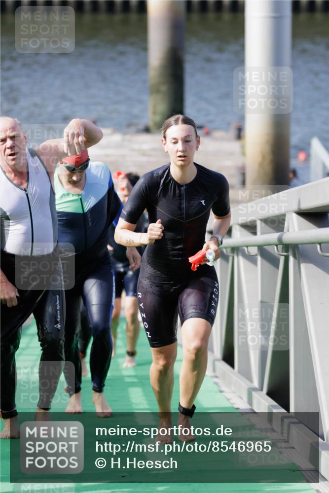 10.08.2025 - GEWOBA Citytriathlon Bremen H.Heesch http://msf.ph/oto/8546965 10.08.2025 10:20:00 Schwimmen 352, 384, 390, 405, 432, 451, 483 meine-sportfotos.de