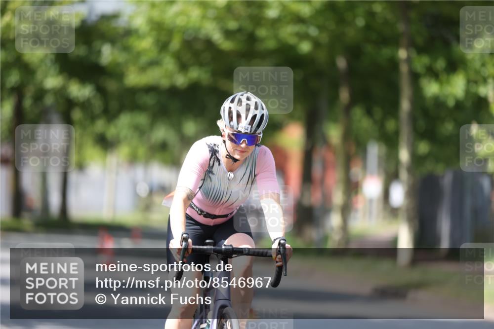 10.08.2025 - GEWOBA Citytriathlon Bremen Yannick Fuchs http://msf.ph/oto/8546967 10.08.2025 13:03:24 Radfahren 633, 651, 727, 748, 898, 925, 954 meine-sportfotos.de