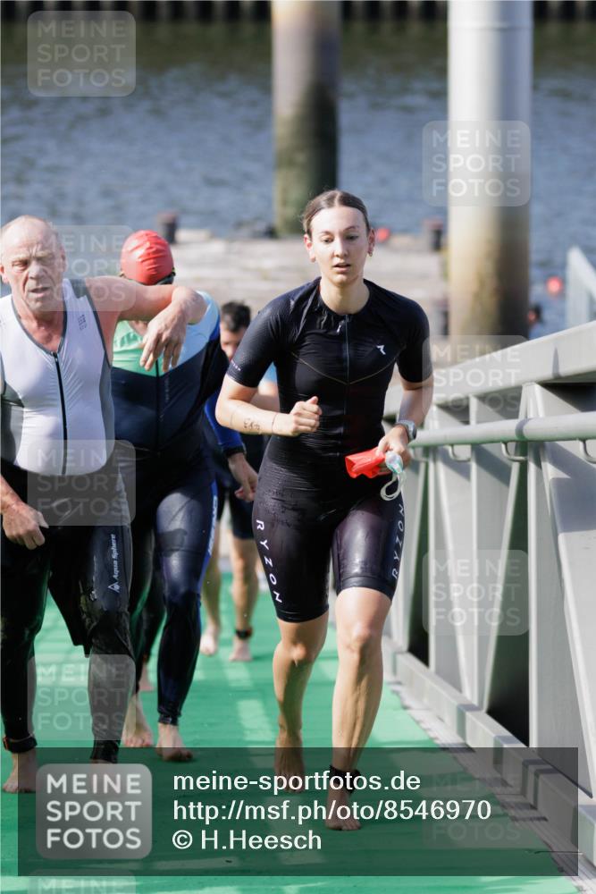 10.08.2025 - GEWOBA Citytriathlon Bremen H.Heesch http://msf.ph/oto/8546970 10.08.2025 10:20:00 Schwimmen 352, 384, 390, 405, 432, 451, 483 meine-sportfotos.de