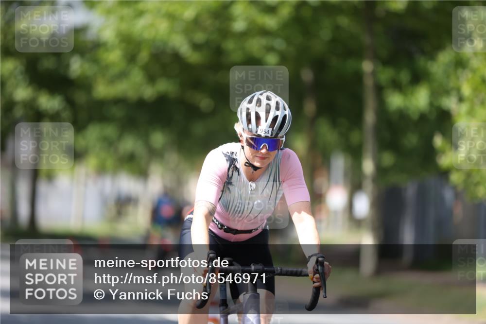 10.08.2025 - GEWOBA Citytriathlon Bremen Yannick Fuchs http://msf.ph/oto/8546971 10.08.2025 13:03:24 Radfahren 633, 651, 727, 748, 898, 925, 954 meine-sportfotos.de
