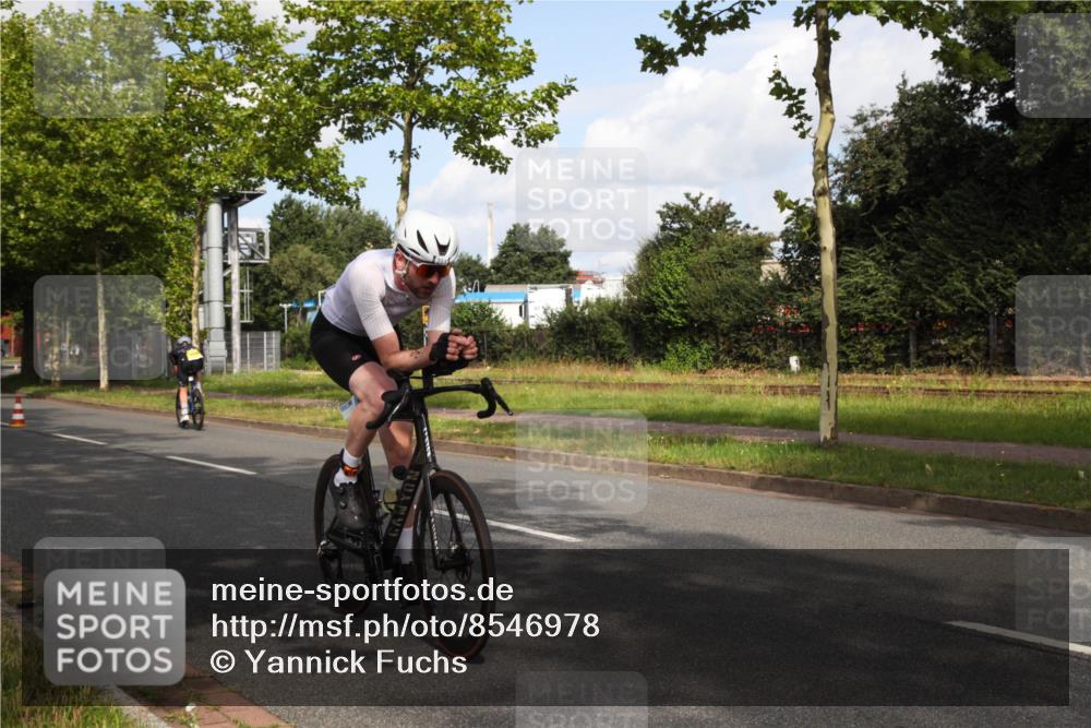 10.08.2025 - GEWOBA Citytriathlon Bremen Yannick Fuchs http://msf.ph/oto/8546978 10.08.2025 10:49:07 Radfahren 81, 105, 151, 213, 245, 420, 430 meine-sportfotos.de