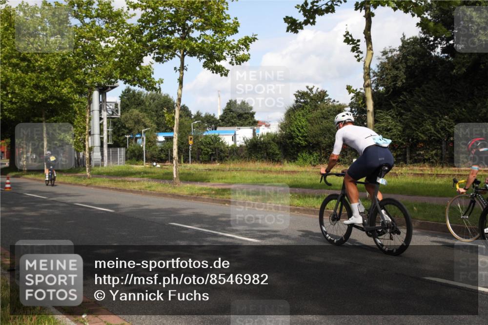 10.08.2025 - GEWOBA Citytriathlon Bremen Yannick Fuchs http://msf.ph/oto/8546982 10.08.2025 10:49:08 Radfahren 81, 105, 151, 213, 245, 420, 430 meine-sportfotos.de