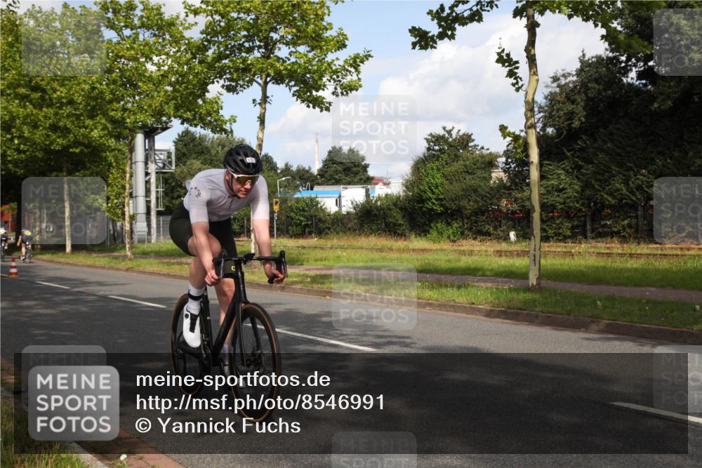 10.08.2025 - GEWOBA Citytriathlon Bremen Yannick Fuchs http://msf.ph/oto/8546991 10.08.2025 10:49:12 Radfahren 81, 105, 151, 213, 245, 387, 407, 420, 430 meine-sportfotos.de