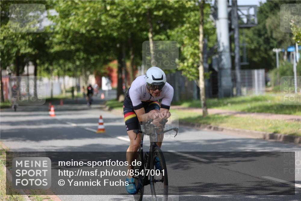 10.08.2025 - GEWOBA Citytriathlon Bremen Yannick Fuchs http://msf.ph/oto/8547001 10.08.2025 12:09:15 Radfahren 611, 633, 727, 731, 779, 814, 837, 871, 880, 890, 896 meine-sportfotos.de