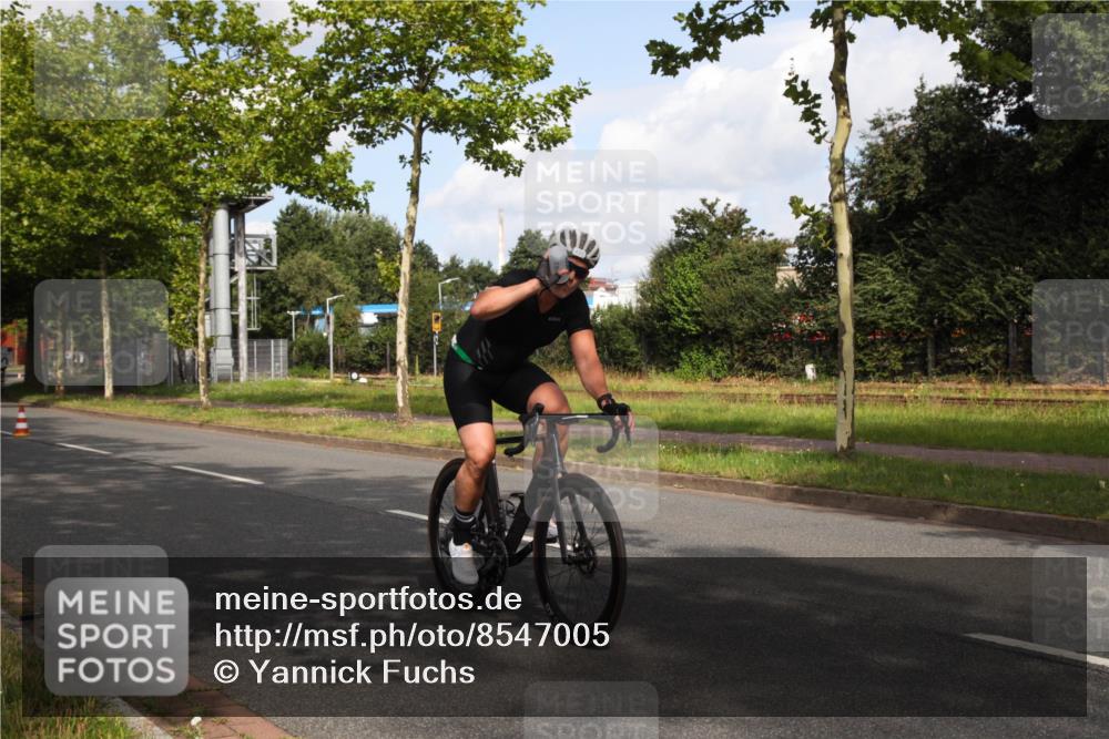 10.08.2025 - GEWOBA Citytriathlon Bremen Yannick Fuchs http://msf.ph/oto/8547005 10.08.2025 10:49:15 Radfahren 81, 105, 151, 213, 245, 387, 407, 420, 430 meine-sportfotos.de
