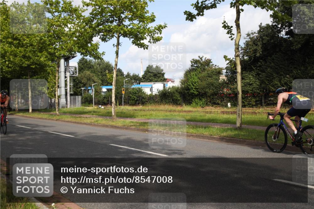 10.08.2025 - GEWOBA Citytriathlon Bremen Yannick Fuchs http://msf.ph/oto/8547008 10.08.2025 10:49:21 Radfahren 81, 105, 151, 213, 245, 387, 405, 407, 420, 430 meine-sportfotos.de