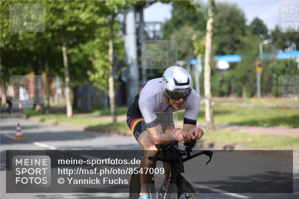 10.08.2025 - GEWOBA Citytriathlon Bremen Yannick Fuchs http://msf.ph/oto/8547009 10.08.2025 12:09:15 Radfahren 611, 633, 727, 731, 779, 814, 837, 871, 880, 890, 896 meine-sportfotos.de