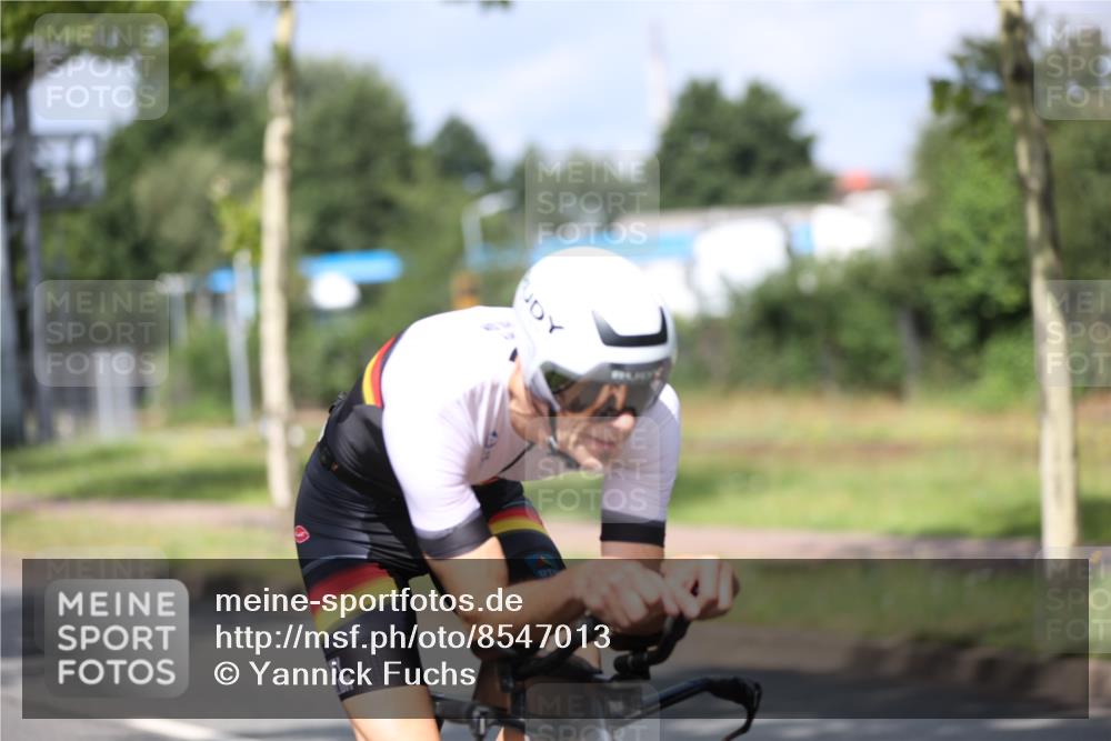 10.08.2025 - GEWOBA Citytriathlon Bremen Yannick Fuchs http://msf.ph/oto/8547013 10.08.2025 12:09:15 Radfahren 611, 633, 727, 731, 779, 814, 837, 871, 880, 890, 896 meine-sportfotos.de