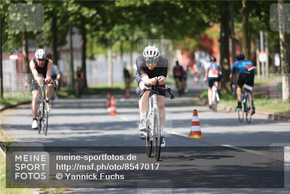 10.08.2025 - GEWOBA Citytriathlon Bremen Yannick Fuchs http://msf.ph/oto/8547017 10.08.2025 13:03:45 Radfahren 574, 676, 753, 812, 823, 908, 925, 965, 1007 meine-sportfotos.de
